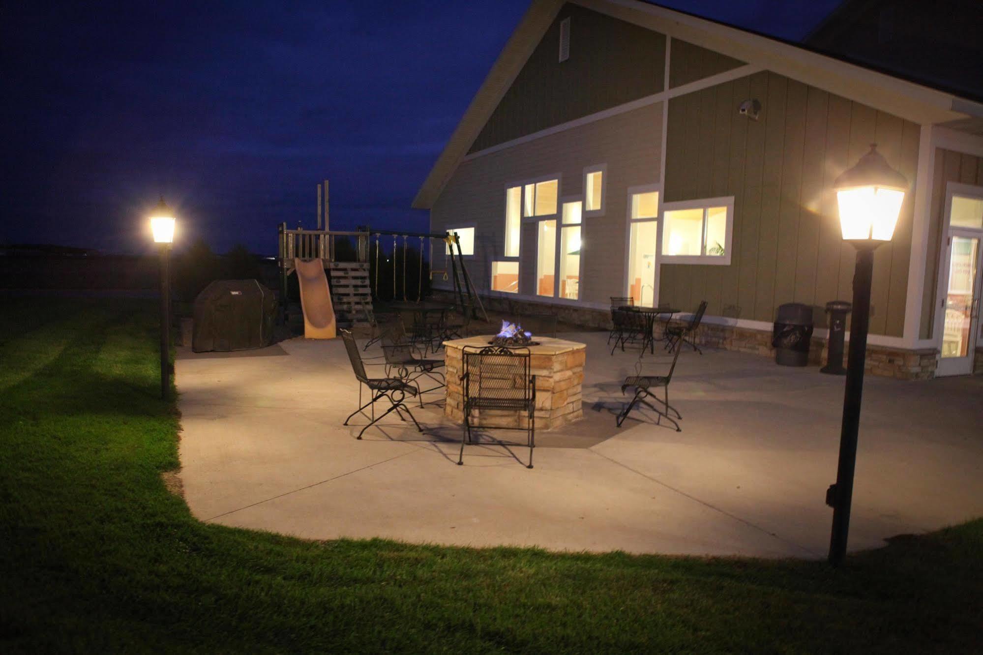 Grandstay Hotel & Suites Perham Exterior photo