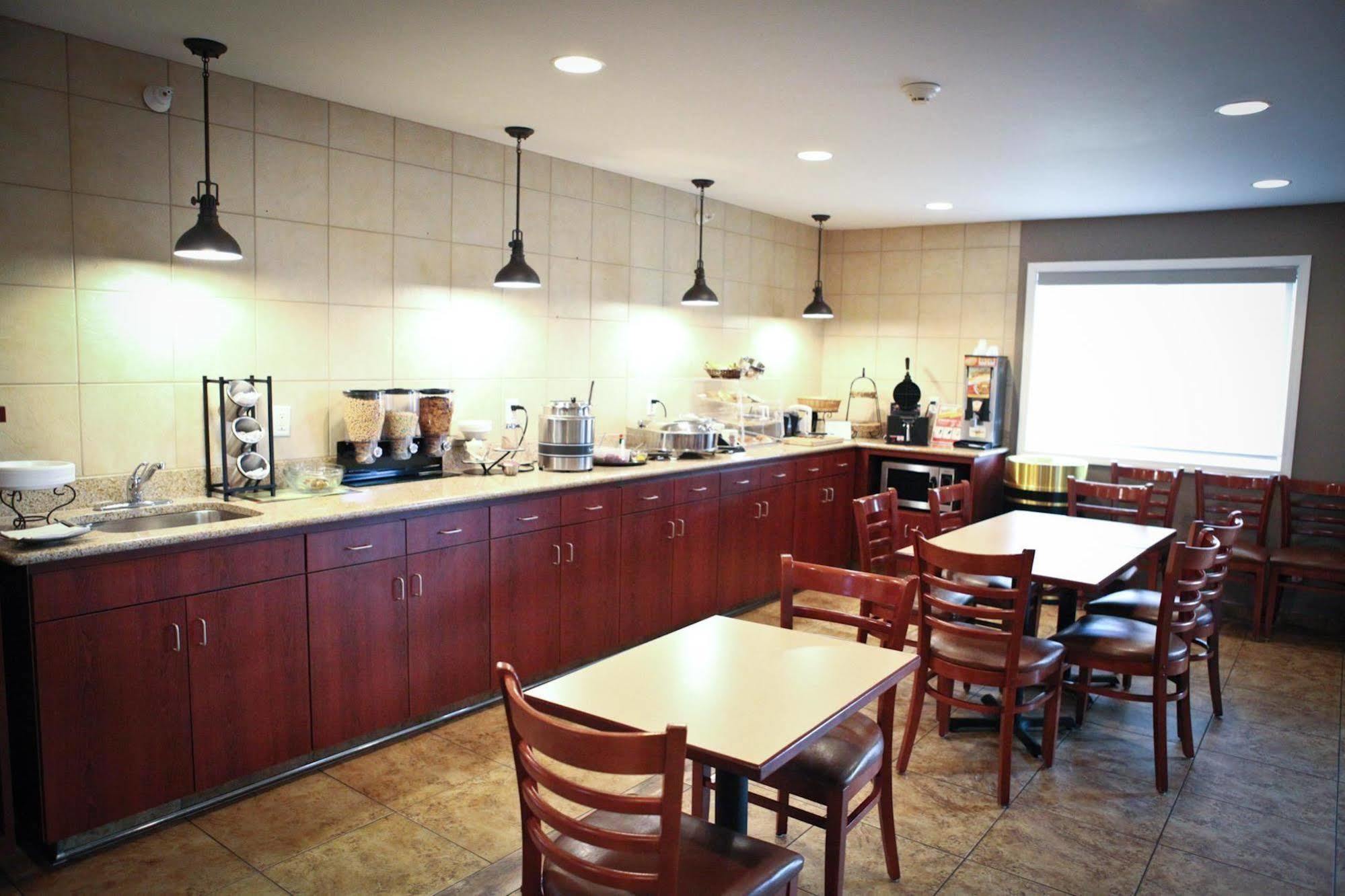 Grandstay Hotel & Suites Perham Exterior photo